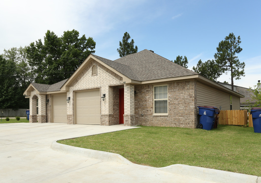 Oakview Apartments in Fort Smith, AR - Building Photo