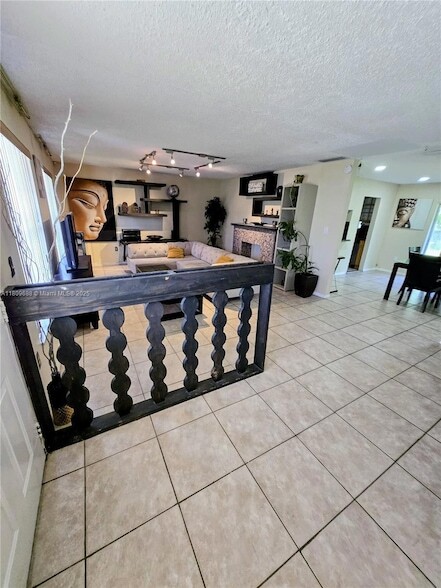 14910 S River Dr in Miami, FL - Foto de edificio - Building Photo
