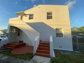 2833 SW 38th Ave in Miami, FL - Building Photo - Building Photo