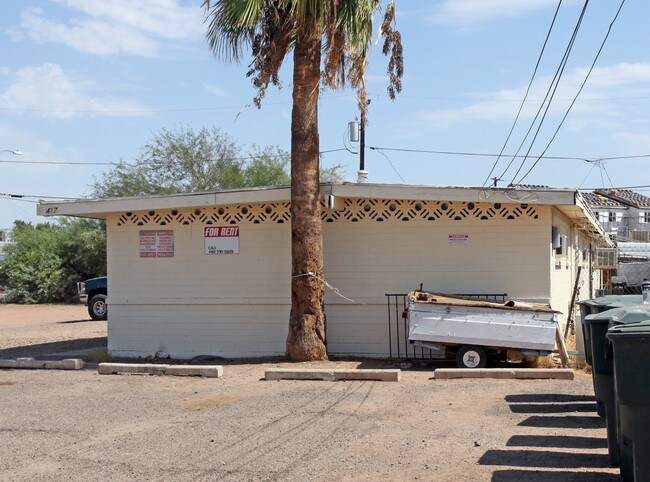 417 N 32nd Pl in Phoenix, AZ - Foto de edificio - Building Photo