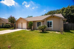 2411 Gunston Ct in Sugar Land, TX - Building Photo
