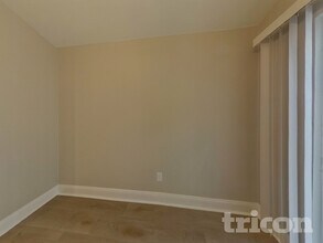 523 Red Coat Ln in Arlington, TX - Building Photo - Building Photo