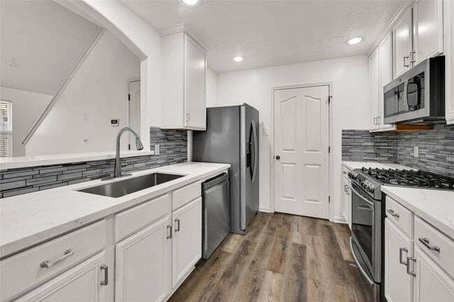 11242 Valley Kings Dr