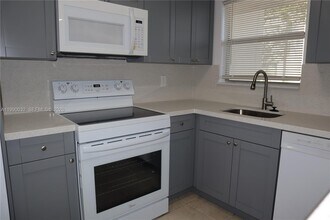 8500 Sunrise Lakes Blvd in Sunrise, FL - Building Photo - Building Photo