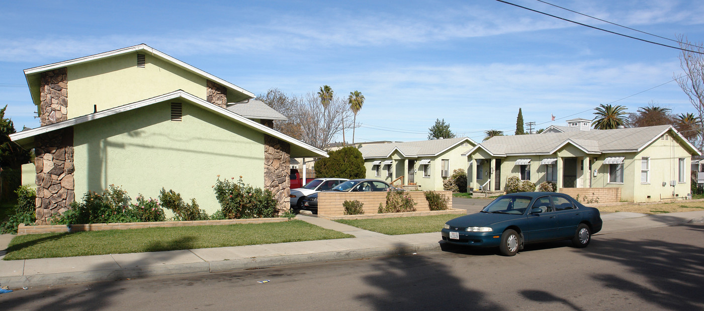 212-242 W Cypress Ave in El Cajon, CA - Building Photo