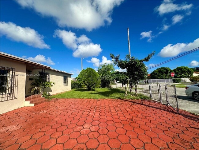 4005 NW 9th St in Miami, FL - Building Photo - Building Photo