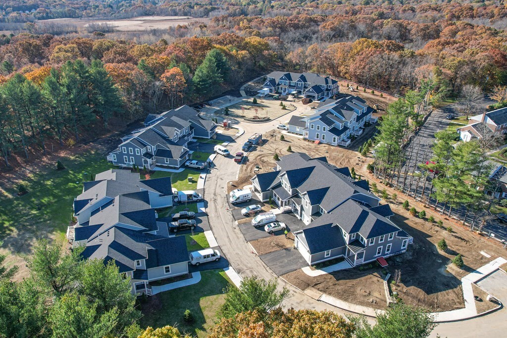 27 Lily Pond Ln in Lexington, MA - Building Photo