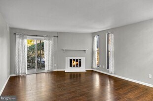 25 S Church Rd in Maple Shade, NJ - Building Photo