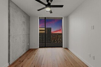 610 Davis St, Unit 3310 in Austin, TX - Building Photo - Building Photo