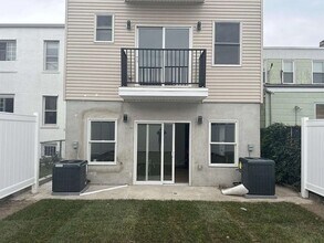 338 Sip Ave, Unit 2 in Jersey City, NJ - Building Photo - Building Photo