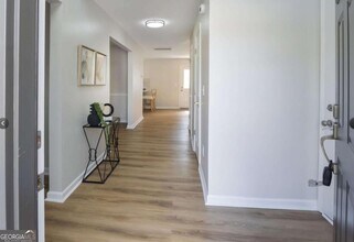 833 Oakview Trce in Atlanta, GA - Building Photo - Building Photo