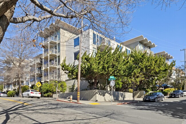 811 York St, Unit 326 in Oakland, CA - Foto de edificio - Building Photo