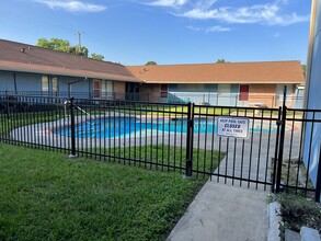 Whispering Oaks Apartment Homes El Campo in El Campo, TX - Building Photo - Building Photo