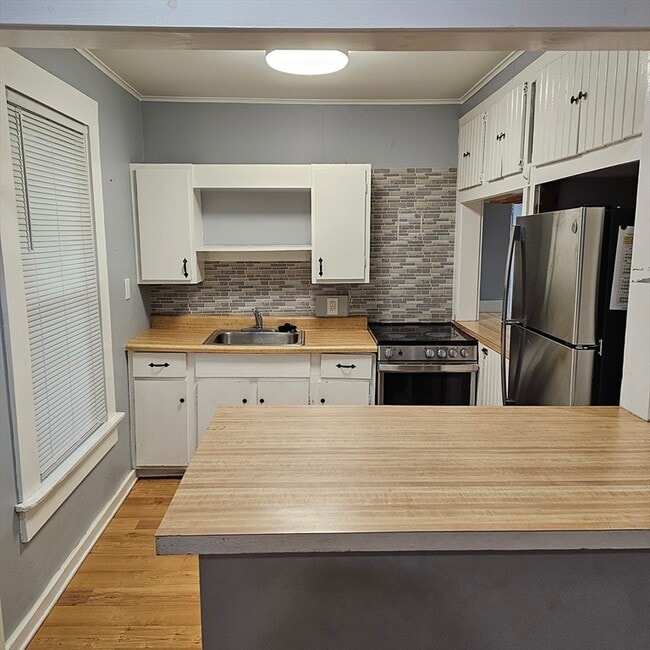106 Walnut St in Clinton, MA - Building Photo - Building Photo