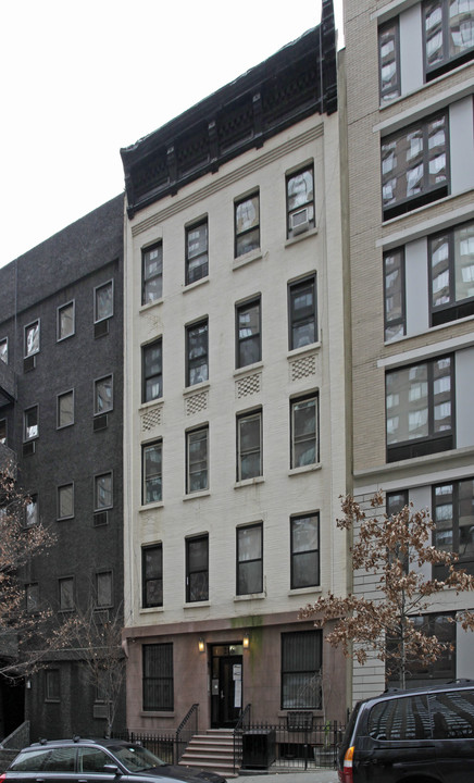 216 E 95th St in New York, NY - Building Photo