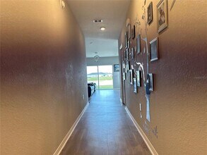 7250 Twisting Pines Lp in Zephyrhills, FL - Building Photo - Building Photo