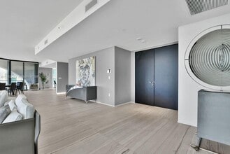 1000 Biscayne Blvd in Miami, FL - Foto de edificio - Building Photo