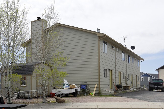 2330-2336 Washo Cir in Colorado Springs, CO - Building Photo - Building Photo