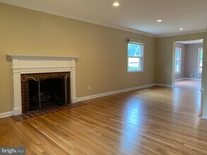 1334 Mayflower Dr in McLean, VA - Building Photo - Building Photo