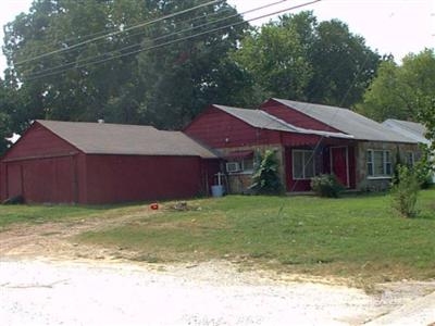 122 E South in Bolivar, MO - Foto de edificio