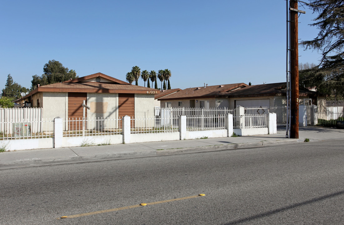 4703 Clara St in Bell, CA - Building Photo