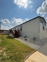 15930 S Flores St in San Antonio, TX - Building Photo