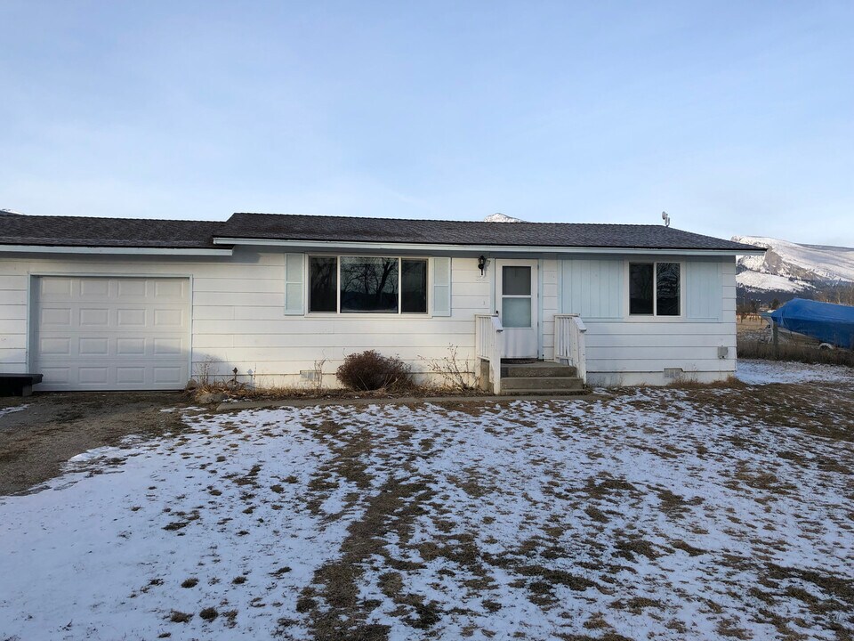 325 W River Rd in Hamilton, MT - Building Photo