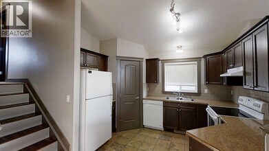 11246-1175A 75a Ave in Grande Prairie, AB - Building Photo - Building Photo