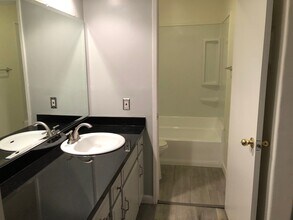 22100 Burbank Blvd in Los Angeles, CA - Building Photo - Building Photo