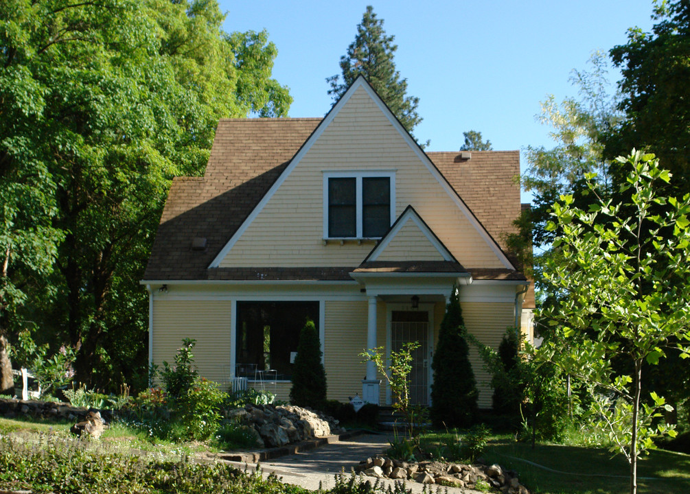 1101 W 8th Ave in Spokane, WA - Foto de edificio