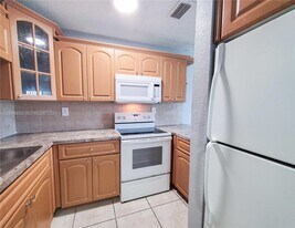 1519 W 42nd Pl in Hialeah, FL - Building Photo