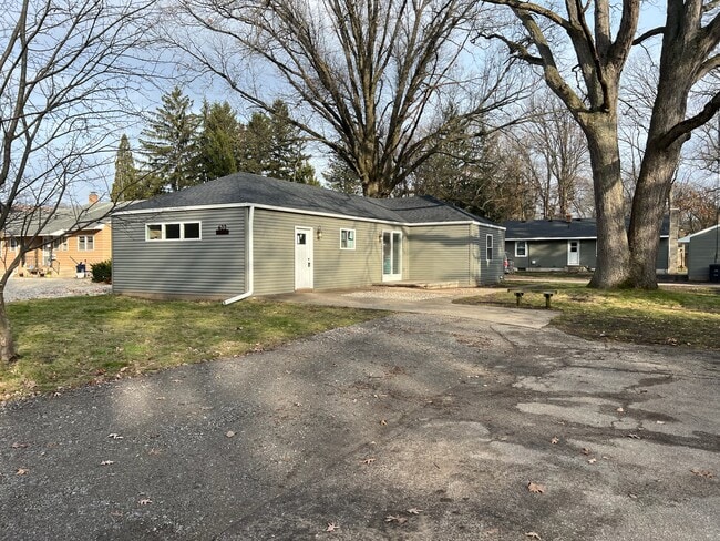 property at 622 S Woodland Ave