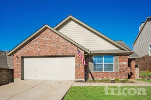 8919 Wild Rose Ln in Cross Roads, TX - Building Photo