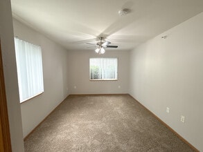 Highclere Apartments in Council Bluffs, IA - Building Photo - Building Photo
