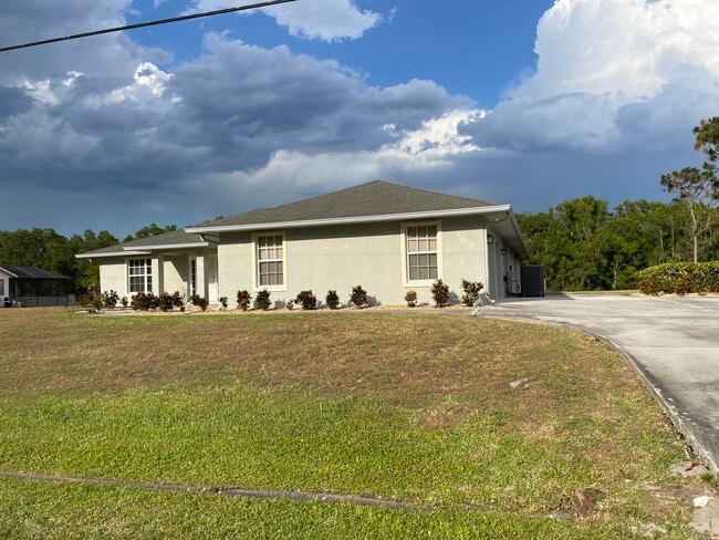 property at 145 SW Hawthorne Cir