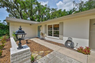 121 Windy Cir in Brandon, FL - Building Photo - Building Photo