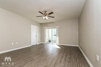 11161 Leland Groves Dr in Riverview, FL - Foto de edificio - Building Photo