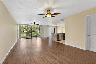 6151 Lake Tahoe Dr in Jacksonville, FL - Building Photo - Building Photo