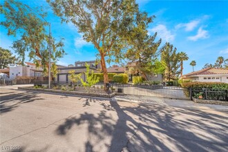 2905 La Mesa Dr in Henderson, NV - Building Photo - Building Photo