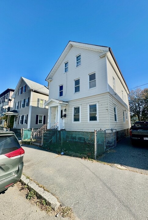 222 State St in New Bedford, MA - Building Photo