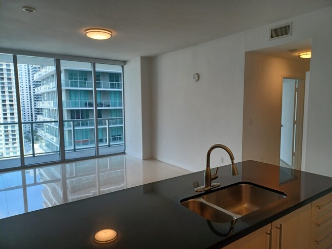 79 SW 12th St, Unit 1582 in Miami, FL - Building Photo - Building Photo