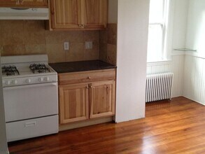 42 Dean Rd, Unit 1 in Brookline, MA - Building Photo - Building Photo