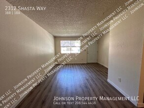2312 Shasta Way in Caldwell, ID - Building Photo - Building Photo