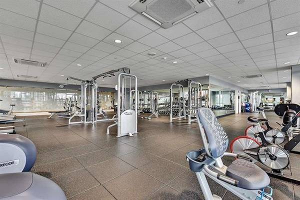 4485 Skyline Dr in Burnaby, BC - Building Photo - Building Photo