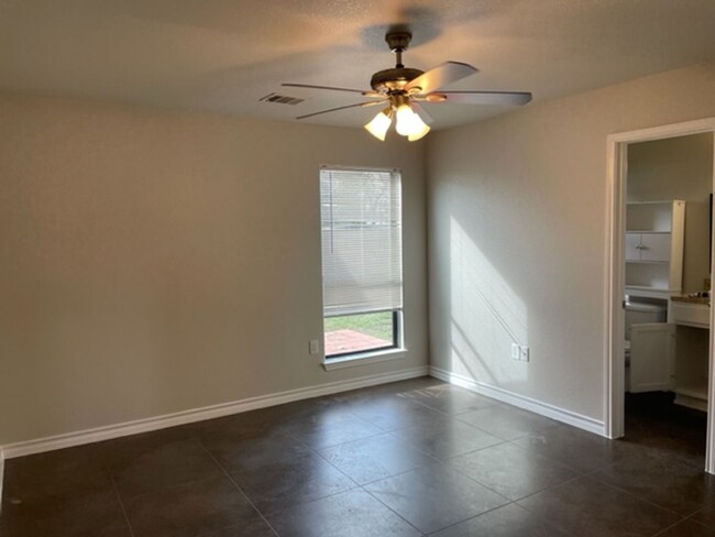104 Castleberry Ct-Unit -B in Bertram, TX - Building Photo - Building Photo