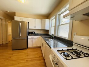 26 Rose St, Unit 26 in Somerville, MA - Foto de edificio - Building Photo