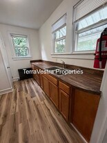 424 W Broad St in Paulsboro, NJ - Building Photo