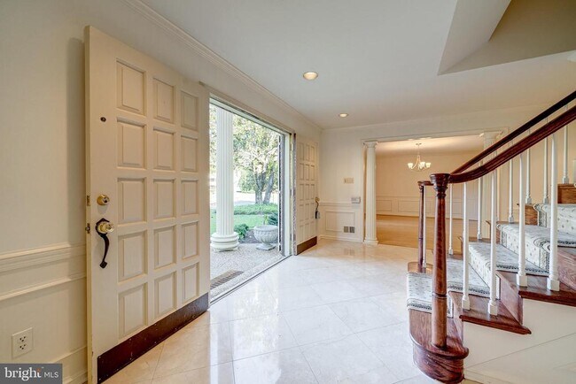 6209 Stoneham Ln in McLean, VA - Building Photo - Building Photo