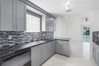 3422 NW 110th Way in Coral Springs, FL - Building Photo - Building Photo