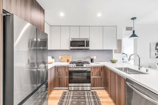 Empire at Larchmont in Los Angeles, CA - Building Photo
